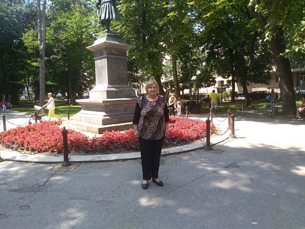 ОДШТЕТА ЗБОГ ПАДА: Оклизнула се на кестен и поломила обе руке